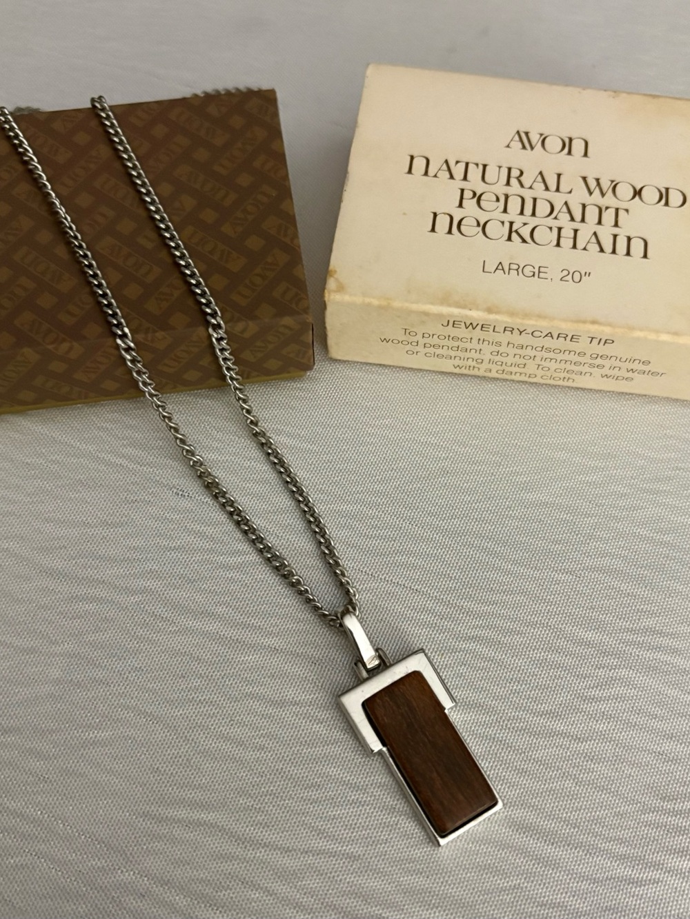 Vintage Avon 1979 Natural Wood Pendant Necklace Men’s NOS Boxed 20”